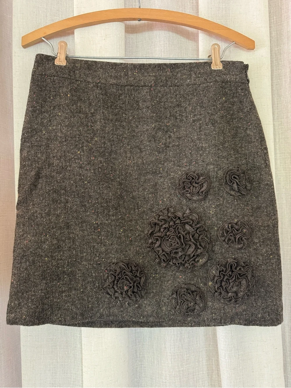 LOFT Wool Blend Mini Skirt with Floral Rosette Appliques•Brown Tweed• 2P Petit